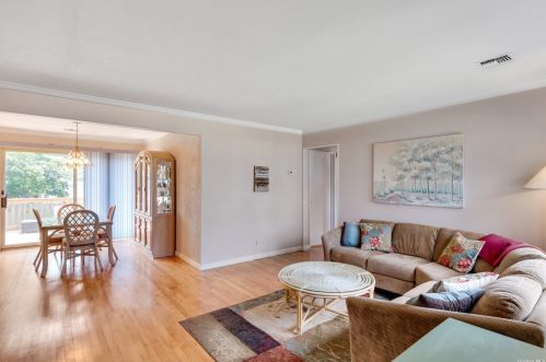 1960 Central Dr, Hempstead, NY 11554-5122