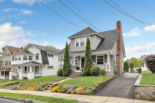 151 Park St, Stratford, CT 06614-4037