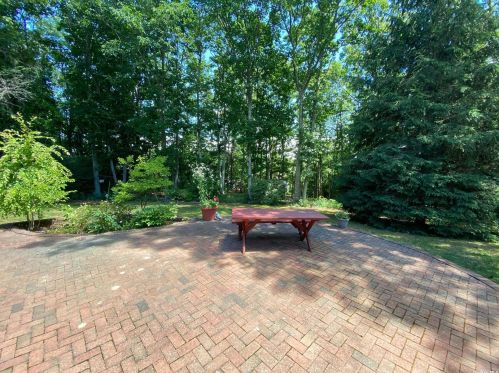 18 Stonehurst Ln, Huntington Station NY  11746-7932 exterior