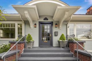 458 Crockett St, Seattle WA  98109-2133 exterior
