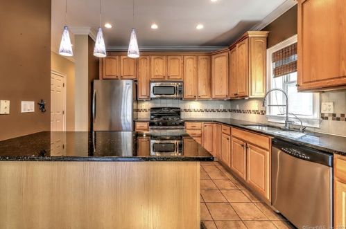 11 Wildwood Ave, Milford CT  06460-5846 exterior