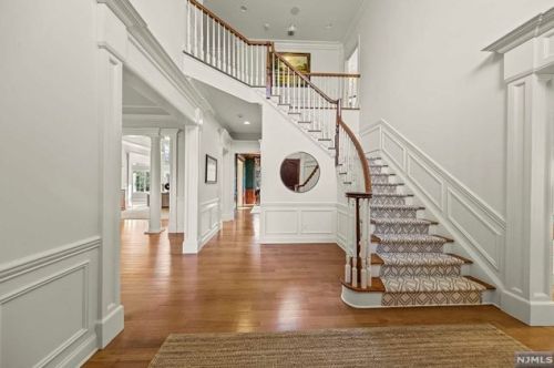 878 Seneca Rd, Franklin Lakes NJ  07417-2825 exterior