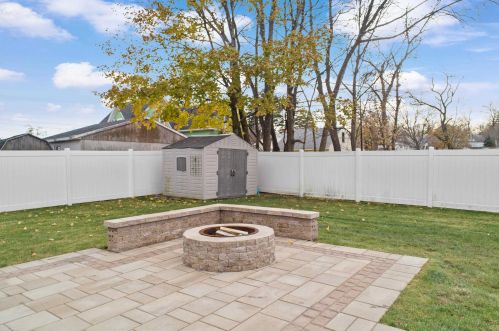 640 Mast Rd, Goffstown NH  03045 exterior