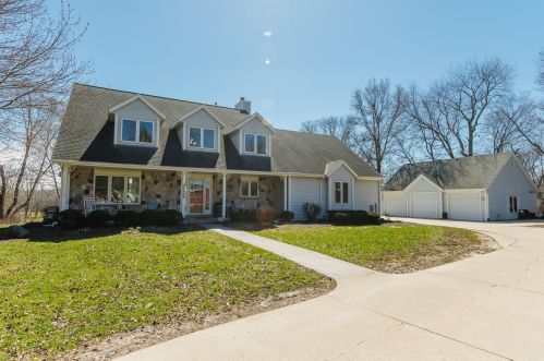 22439 8 Mile Rd, Muskego, WI 53150-6215