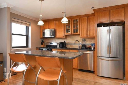 46 Terrace Cir, Great Neck, NY 11021-4172