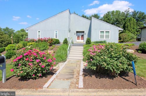 1844 Eden Rd, Lancaster, PA 17601-5025