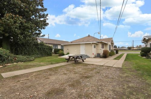 426 Lockeford St, Lodi CA 95240-2335 exterior