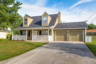 6111 Waterbury Ln, Knoxville, TN 37912-4446