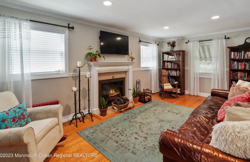 17 Grant Pl, Tinton Falls NJ  07701-2117 exterior