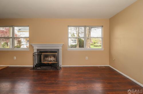 34 Kensington Dr, Piscataway NJ  08854-2172 exterior