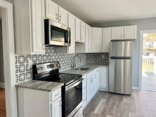 22 Viets St, United States Coast Guard Ac CT  06320-3324 exterior