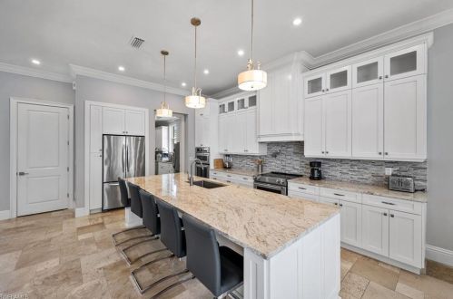 9320 Vanderbilt Dr, Naples FL  34108-2307 exterior