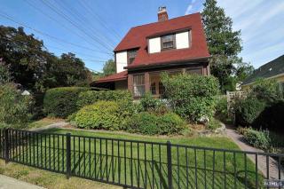 449 Valley View Rd, Englewood, NJ 07631-1620