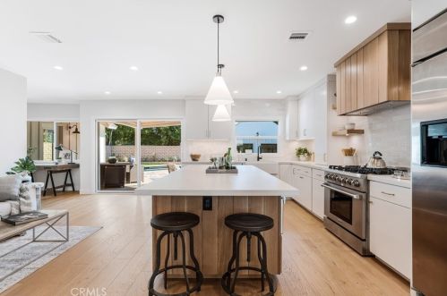 6464 Firmament Ave, Van Nuys CA  91406-6218 exterior