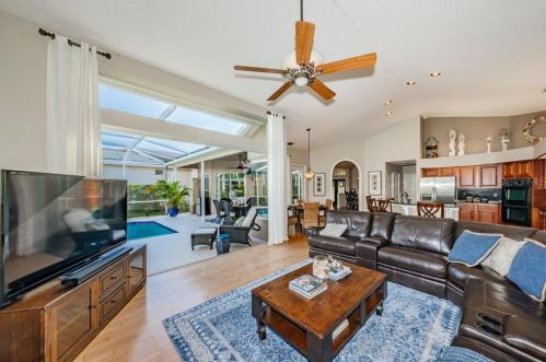 4811 Cross Pointe Dr, Oldsmar FL 34677-5202 exterior