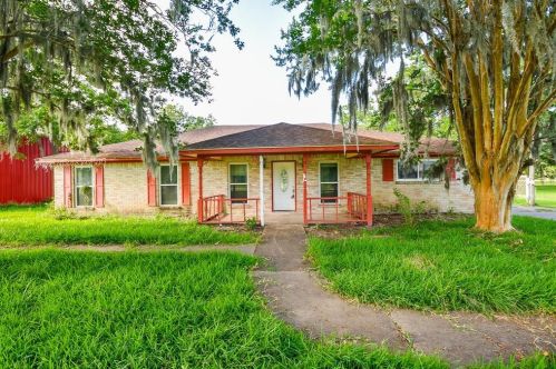 166 Horse Shoe Trl, Angleton, TX 77515-9057