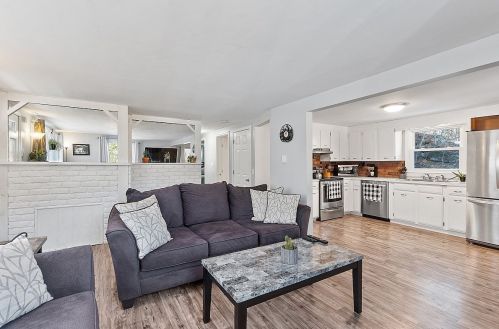 179 Main St, Salem NH  03079-1830 exterior