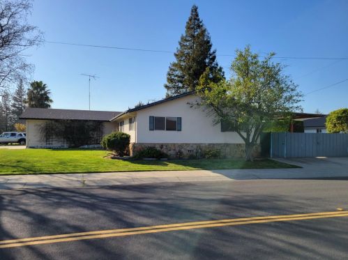 1601 Tokay St, Lodi, CA 95242-3451