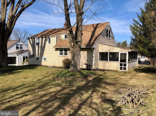 489 Firethorn Rd, Norristown, PA 19406-1827