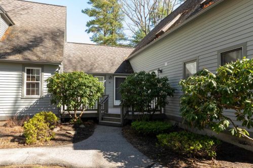 40 Glengarry Dr, Stratham, NH 03885-2151