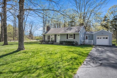 4 David Ln, Northford, CT 06472-1447