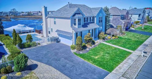 74 Cedar Island Dr, Bricktown, NJ 08723-7581