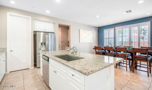 3204 Lisbon Ln, Oxnard CA 93036-7623 exterior