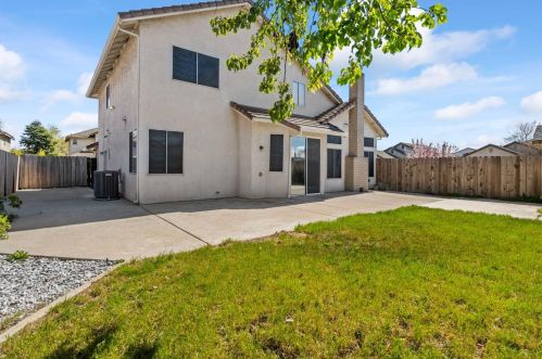 1285 Burgundy Ln, Manteca CA  95337-6874 exterior