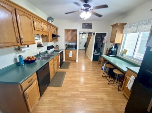 340 Erie Ave, Glassport, PA 15045-1437
