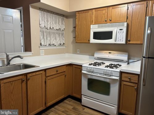 1422 Tristram Cir, West Deptford NJ  08051-2265 exterior