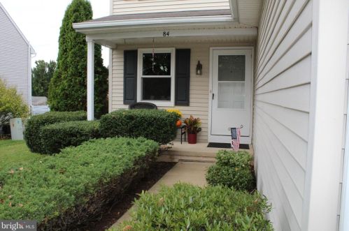 84 Red Stone Cir, Swartzville, PA 17569-9457