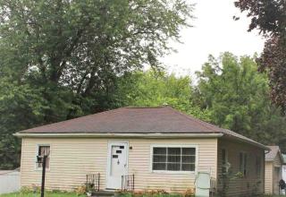 719 16th Ave, Clinton, IA 52732-2821