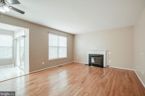 6249 Oakland Dr, Woodbridge VA  22193-7017 exterior