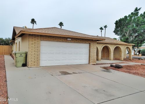 8203 47th Dr, Glendale, AZ 85302-6403
