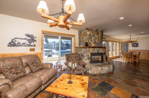 1637 Venice Dr, South Lake Tahoe, CA 96150-6605