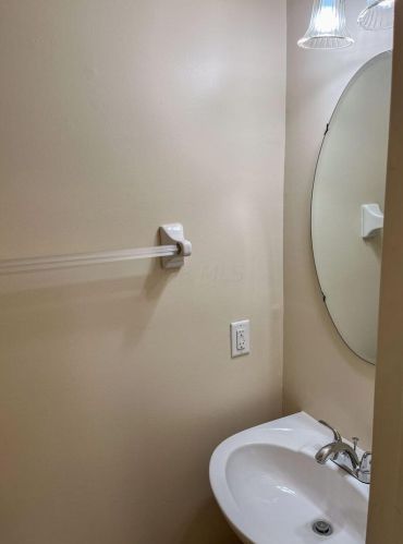 115 Springhouse Dr, Englewood OH  45322-8795 exterior