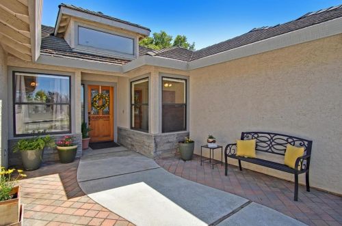 1471 Las Brisas Dr, Hollister, CA 95023-6717