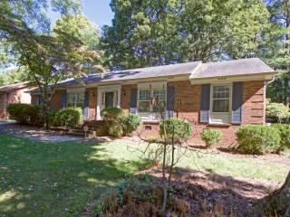 4110 Pheasant Run Dr, Greensboro, NC 27455-2718
