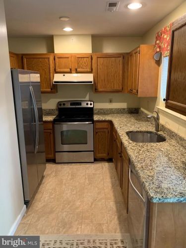 196 Jonathon Dayton Ct, Princeton NJ  08540-7691 exterior