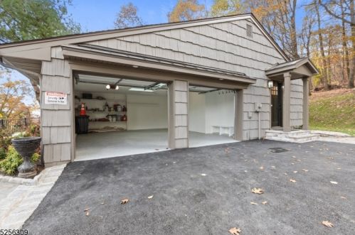 37 Tara Ln, Montville Township NJ  07045-9699 exterior