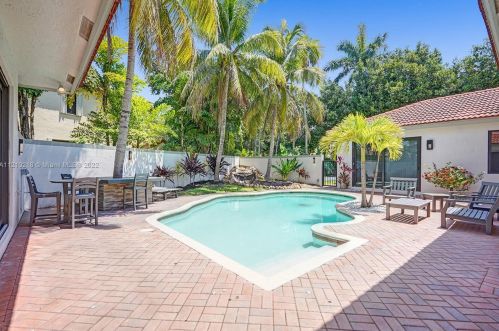 3821 185th Ave, Hollywood FL  33029-2712 exterior