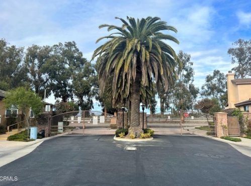 3710 Shakespeare Dr, Oxnard, CA 93033-6890