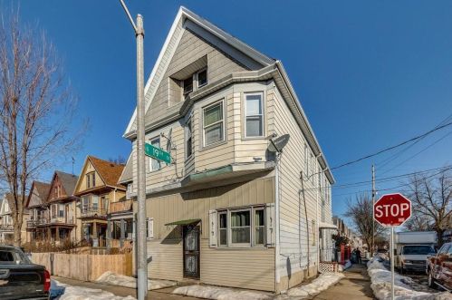 1973 19th St, Milwaukee, WI 53204-3728