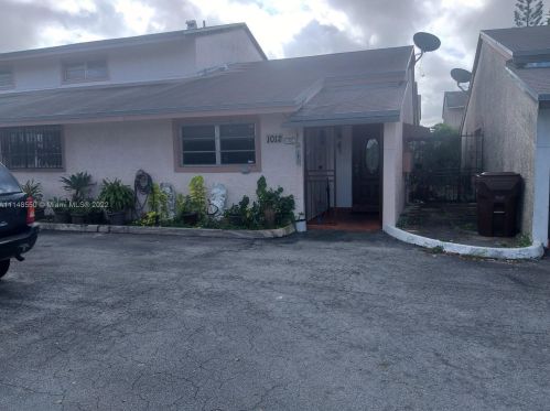 1012 79th St, Hialeah FL  33014-3588 exterior