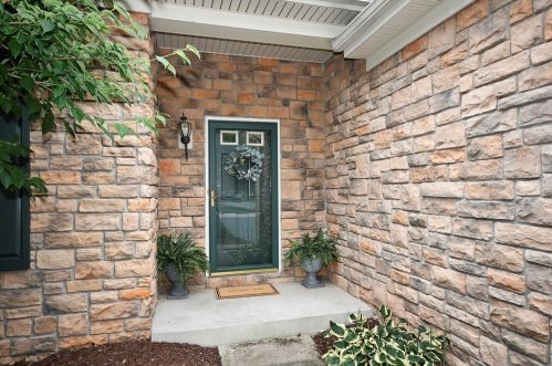 1048 Surrey Woods Dr, Canonsburg, PA 15317-6307
