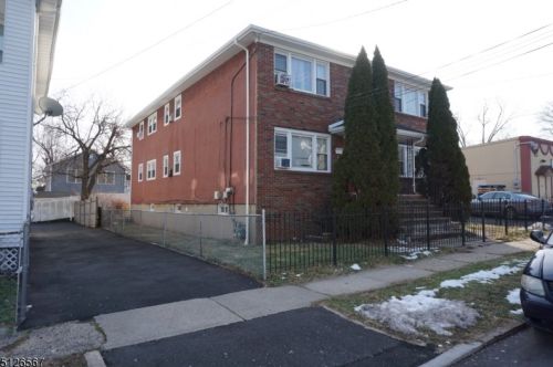372 9th Ave, Roselle, NJ 07203-2179