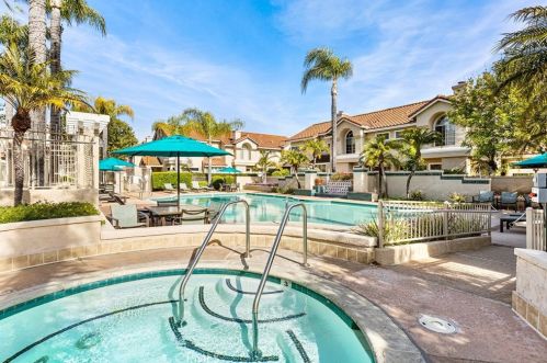 640 Kingswood Ln, Simi Valley CA  93065-7688 exterior