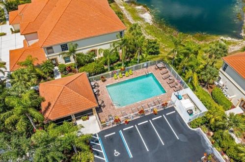 7870 Clemson St, Naples FL  34104-5364 exterior