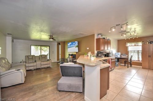 471 Shadow Lakes Dr, Lehigh Acres, FL 33974-0827