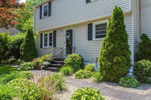 356 Ivy Dr, Bristol, CT 06010-3310